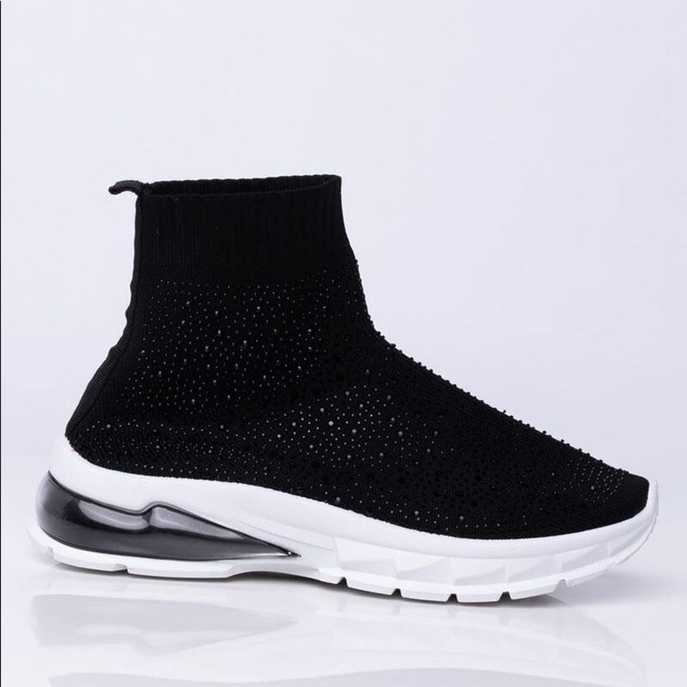 Stretchy sock sneaker! Comfy NIB